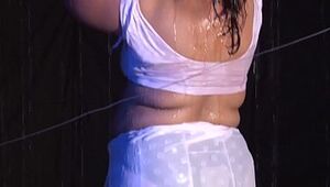 Sona Aunty ki wet boobs Hot show
